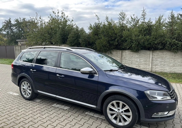 Volkswagen Passat cena 35500 przebieg: 253000, rok produkcji 2012 z Dębno małe 137